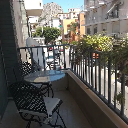 فندق مبيت وإفطار Tilde تْشيفالو